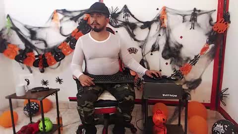 Snapshot of kalethbigdick88 chatting on November 1, 2025, 5:42 am Kaleth online show from November 1, 2025, 5:42 am