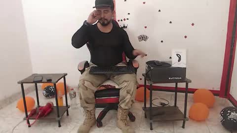 Snapshot of kalethbigdick88 chatting on November 5, 2025, 11:21 am Kaleth online show from November 5, 2025, 11:21 am