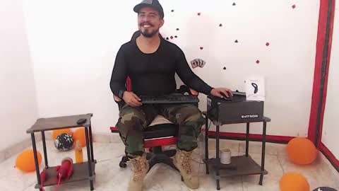 Snapshot of kalethbigdick88 chatting on November 7, 2025, 3:34 pm Kaleth online show from November 7, 2025, 3:34 pm