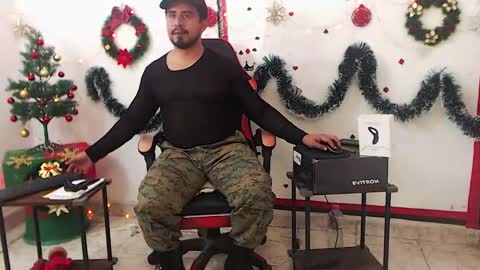 Snapshot of kalethbigdick88 chatting on November 21, 2025, 11:36 pm Kaleth online show from November 21, 2025, 11:36 pm