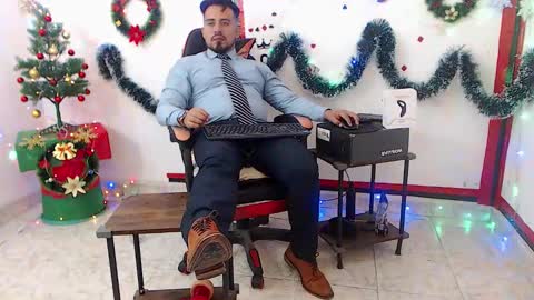 Snapshot of kalethbigdick88 chatting on November 26, 2025, 1:45 pm Kaleth online show from November 26, 2025, 1:45 pm