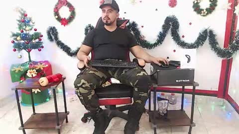 Snapshot of kalethbigdick88 chatting on December 2, 2025, 5:52 pm Kaleth online show from December 2, 2025, 5:52 pm