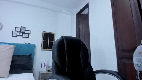 Snapshot of kam_lopez chatting on October 6, 2025, 9:45 pm Kamilalopez online show from October 6, 2025, 9:45 pm