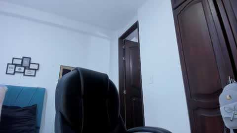 Snapshot of kam_lopez chatting on October 16, 2025, 8:32 pm Kamilalopez online show from October 16, 2025, 8:32 pm