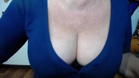 KamaliaSim online show from October 17, 2025, 6:32 pm