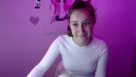Snapshot of kamilla_love_ chatting on September 19, 2025, 2:40 pm kamilla_love_ online show from September 19, 2025, 2:40 pm