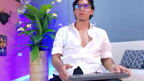 Snapshot of kane_del_toro chatting on October 29, 2025, 1:35 pm kane_del_toro online show from October 29, 2025, 1:35 pm