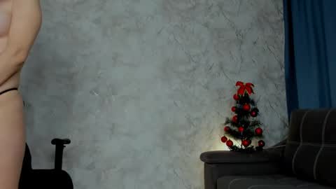Snapshot of kaow65 chatting on December 18, 2024, 1:37 am Emma online show from December 18, 2024, 1:37 am