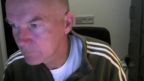 Robbie online show from October 19, 2025, 5:08 am