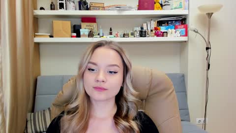 Snapshot of kara_smith_ chatting on January 6, 2025, 12:48 am Kara. Off from 15th till 24th of December online show from January 6, 2025, 12:48 am