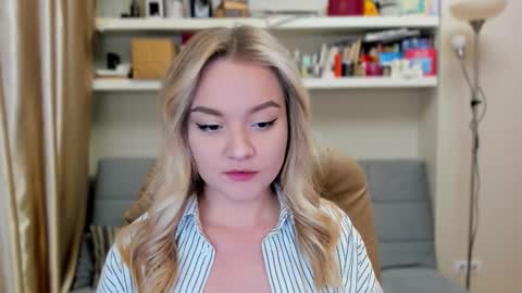 Snapshot of kara_smith_ chatting on October 5, 2025, 9:02 pm Kara. Off from 15th till 24th of December online show from October 5, 2025, 9:02 pm