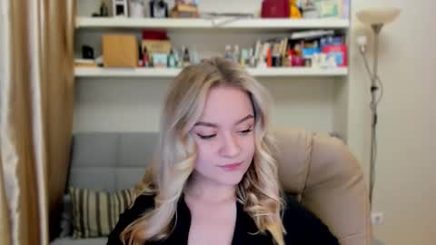 Snapshot of kara_smith_ chatting on October 19, 2025, 9:37 pm Kara. Off from 15th till 24th of December online show from October 19, 2025, 9:37 pm
