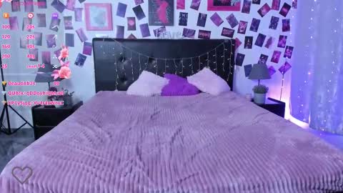 Snapshot of karambamoon chatting on February 13, 2025, 12:02 am Lera online show from February 13, 2025, 12:02 am