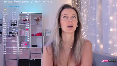 Julia online show from February 5, 2025, 8:14 pm