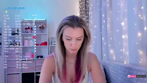 Julia online show from February 10, 2025, 9:04 pm