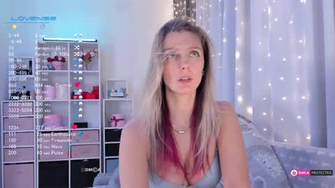 Julia online show from February 18, 2025, 11:52 pm