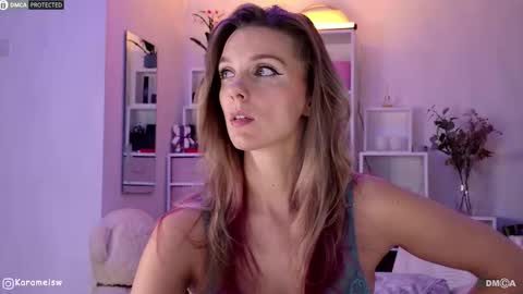 Julia online show from October 7, 2025, 11:13 pm