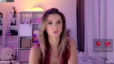 Julia online show from October 11, 2025, 9:35 pm