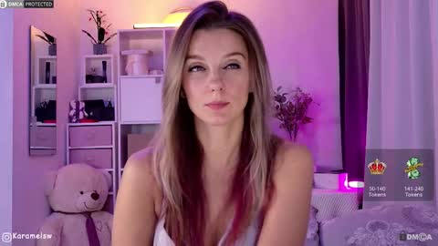 Julia online show from October 12, 2025, 9:14 pm