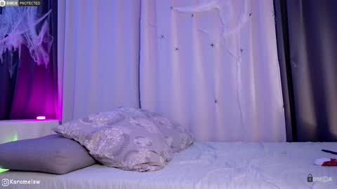 Julia online show from October 30, 2025, 8:42 pm