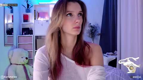 Julia online show from November 25, 2025, 12:10 am