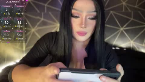 Snapshot of kardeyfynes chatting on December 5, 2025, 4:47 pm MARIA online show from December 5, 2025, 4:47 pm