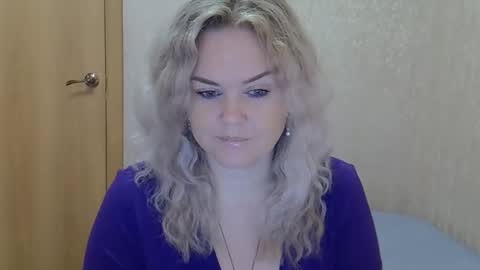 karennelsonx online show from September 17, 2025, 10:39 am