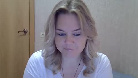 karennelsonx online show from September 19, 2025, 2:07 pm