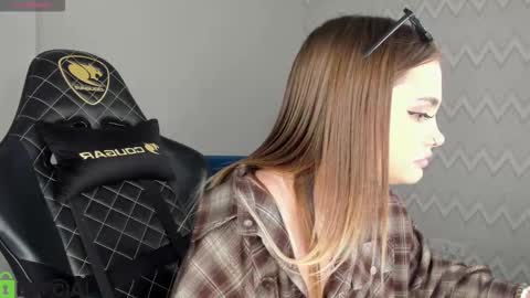 karina_broks online show from November 11, 2025, 1:33 pm