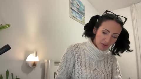 Karina online show from February 28, 2025, 4:42 pm