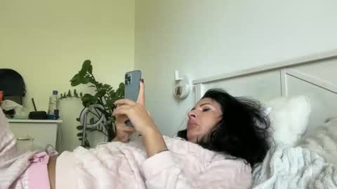 Karina online show from October 11, 2025, 9:41 am