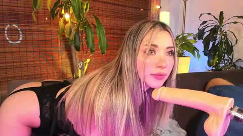 Snapshot of karla_bae chatting on February 1, 2025, 8:39 am Karla online show from February 1, 2025, 8:39 am