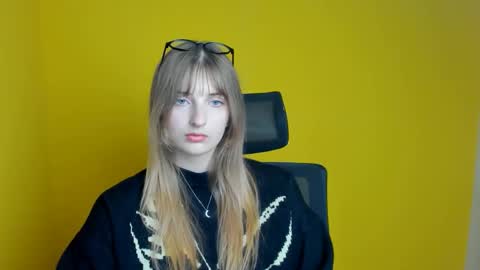 Snapshot of karla_flower chatting on September 17, 2025, 11:12 am Karla online show from September 17, 2025, 11:12 am