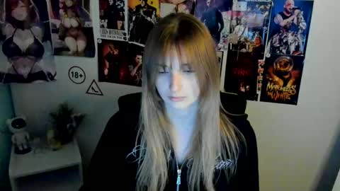 Snapshot of karla_flower chatting on October 13, 2025, 12:16 pm Karla online show from October 13, 2025, 12:16 pm