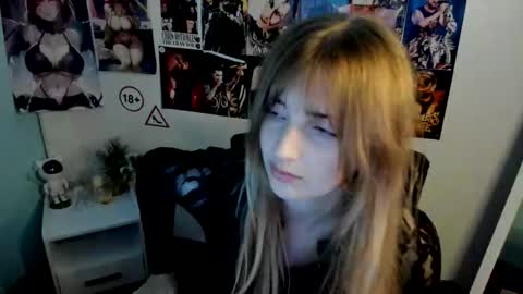 Snapshot of karla_flower chatting on October 14, 2025, 6:36 am Karla online show from October 14, 2025, 6:36 am