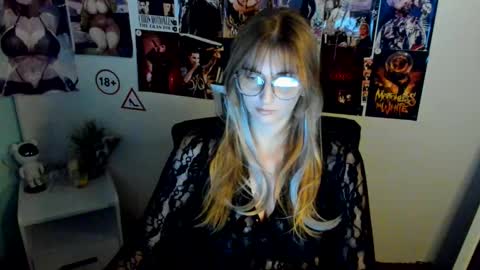 Snapshot of karla_flower chatting on October 16, 2025, 12:06 pm Karla online show from October 16, 2025, 12:06 pm