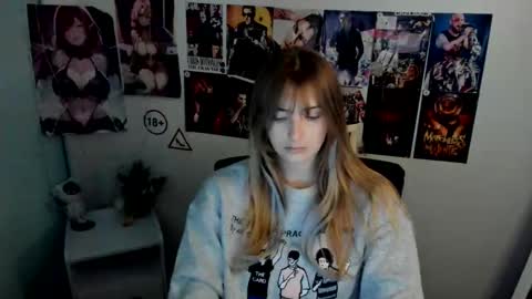 Snapshot of karla_flower chatting on October 19, 2025, 12:17 pm Karla online show from October 19, 2025, 12:17 pm