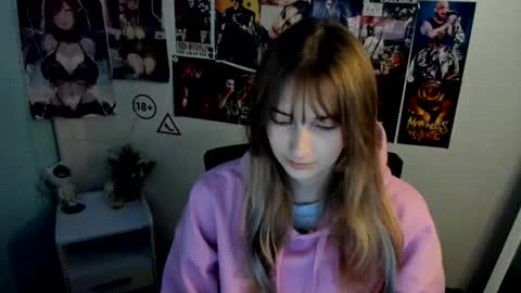 Snapshot of karla_flower chatting on October 20, 2025, 6:14 am Karla online show from October 20, 2025, 6:14 am