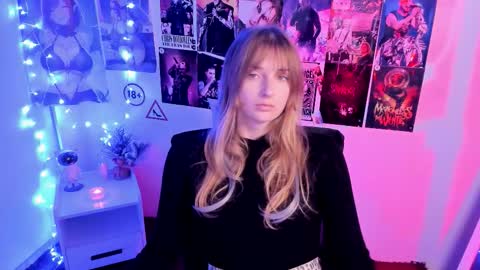 Snapshot of karla_flower chatting on October 23, 2025, 6:45 am Karla online show from October 23, 2025, 6:45 am