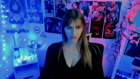 Snapshot of karla_flower chatting on November 19, 2025, 1:55 pm Karla online show from November 19, 2025, 1:55 pm