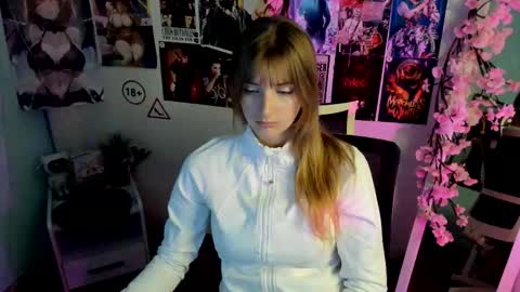 Snapshot of karla_flower chatting on November 27, 2025, 1:24 pm Karla online show from November 27, 2025, 1:24 pm