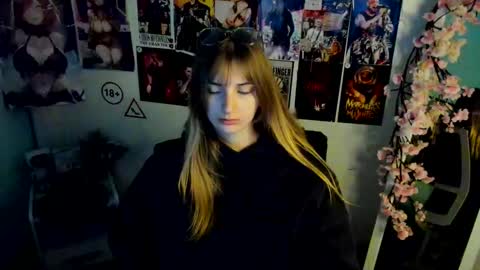 Snapshot of karla_flower chatting on November 29, 2025, 1:25 pm Karla online show from November 29, 2025, 1:25 pm