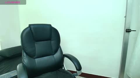 Snapshot of karla_hilton1 chatting on October 6, 2025, 2:25 pm karla_hilton1 online show from October 6, 2025, 2:25 pm