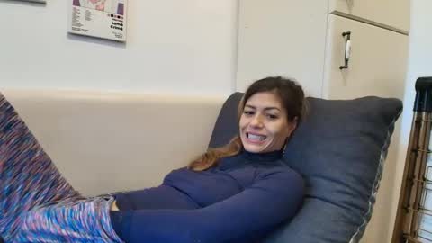 Crystyna online show from November 21, 2025, 7:51 am