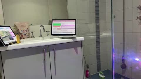 Snapshot of karmarosexx chatting on January 7, 2025, 1:14 pm KarmaRosexx online show from January 7, 2025, 1:14 pm