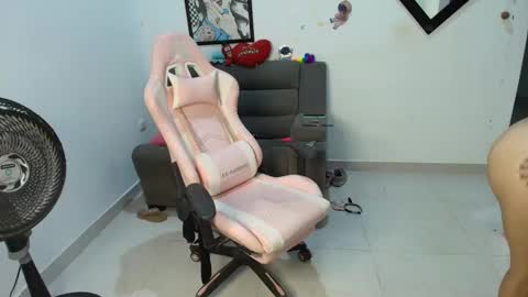 Snapshot of karol_naughty chatting on February 12, 2025, 1:09 am online show from February 12, 2025, 1:09 am