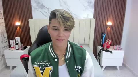 Snapshot of karolandluna chatting on February 28, 2025, 4:10 am Karol and Luna online show from February 28, 2025, 4:10 am