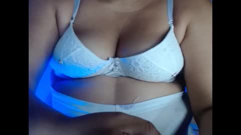 Snapshot of karolbb21 chatting on December 14, 2025, 10:20 am karolbb21 online show from December 14, 2025, 10:20 am