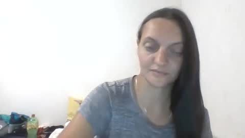 karolinacel online show from September 17, 2025, 6:42 pm