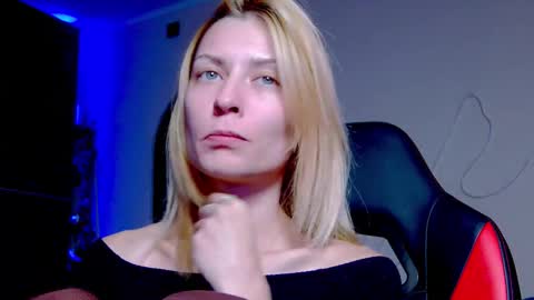 karoline121 online show from October 1, 2025, 8:15 pm